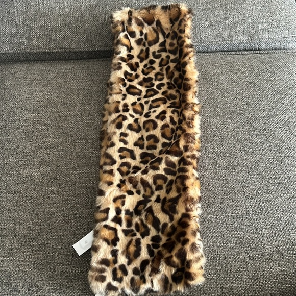 Ann Taylor Leopard Scarf - Picture 3 of 3